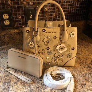 🔥ON HOLD🔥Michael Kors Mercer Oat Floral Embellished Crossbody/Wallet Set